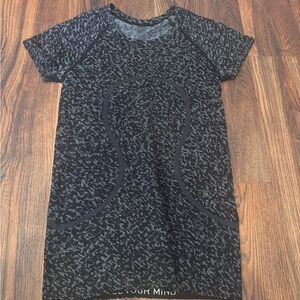 Lululemon Athletica Black Short Sleeve T-Shirt with Speckled Design